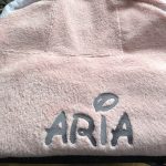 cape de bain lapin bélier rose broderie prénom gris