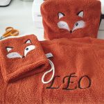 cape de bain renard, gant de toilette, et trousse renard roux personnalisé