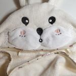 cape de bain lapin beige et blanc
