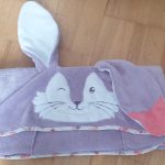 cape de bain lapin bélier violet et rose