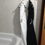 duo de cape de bain noir et blanche