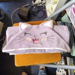 cape de bain chat violet