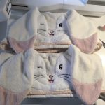 deux capes de bain lapin bélier beige et rose