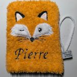 gant de toilette orange avec un renard et prénom brodés