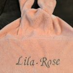 cape de bain lapin bélier rose et gris prénom brodé
