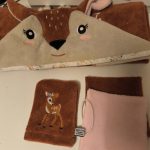 cape de bain biche beige et terracotta avec gant de toilette et lingettes lavable