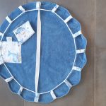 pied au sec piscine tapis bleu et blanc