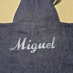 poncho bleu broderie prénom