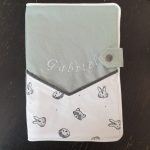 protège carnet de santé vert et petit lapin