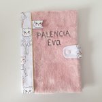protège carnet de santé rose et chat broderie prénom
