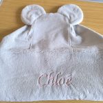cape de bain souris gris clair prénom brodé personnalisé